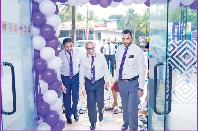 Amana Bank opens first Self Banking Centre in Thambala, Polonnaruwa district