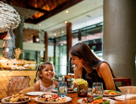 Hilton Colombo Hosts an Elegant Mother’s Day Brunch at Graze Kitchen