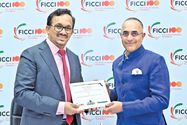 Industry Minister holds roundtable discussion with leading Indian investors in New Delhi